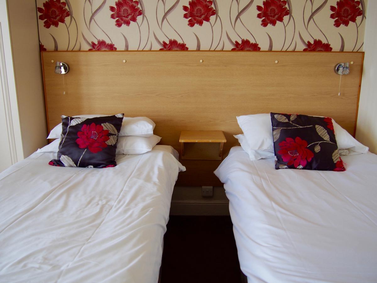 Boston Hotel Скарбъро Екстериор снимка
