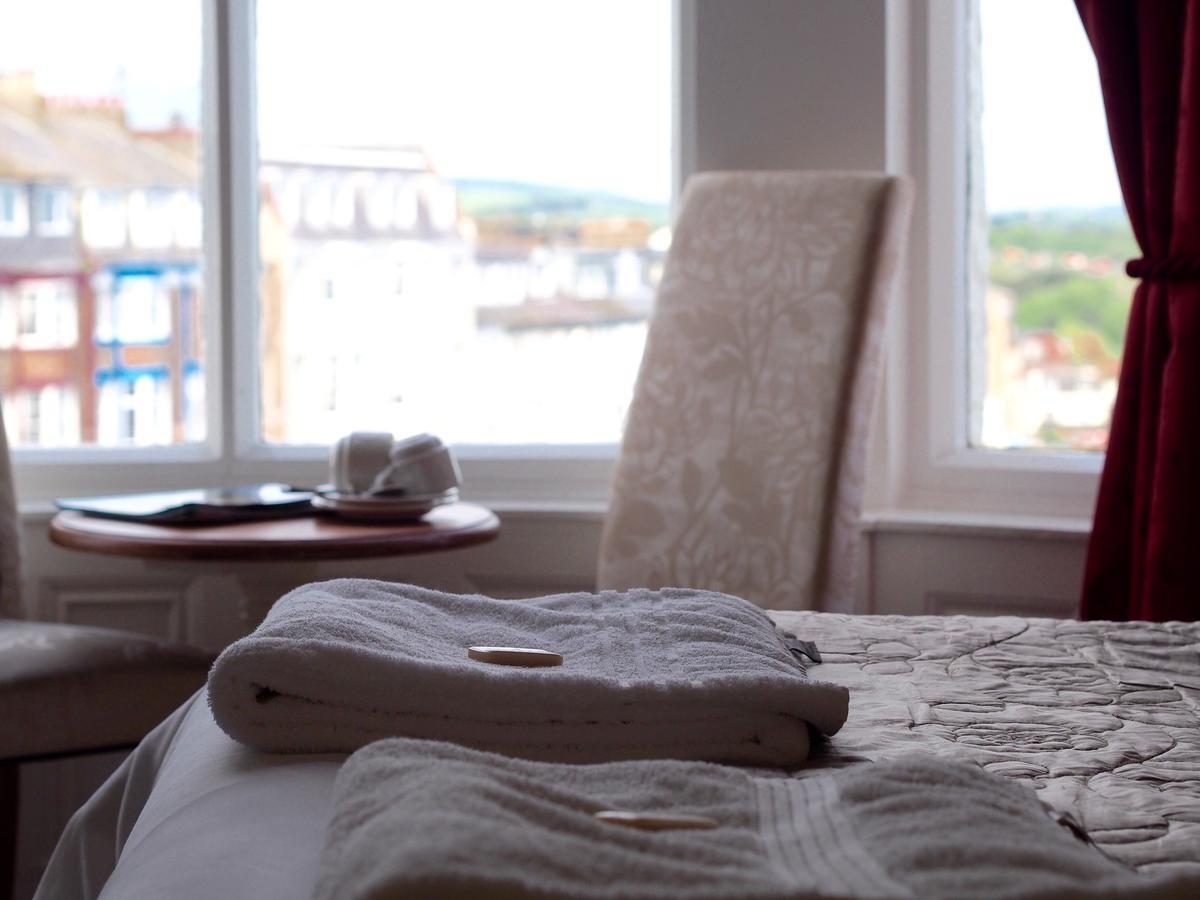 Boston Hotel Скарбъро Екстериор снимка